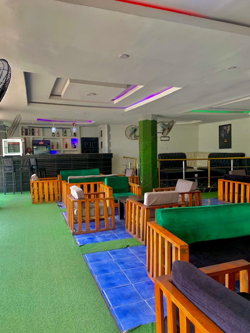 Restaurant & Bar